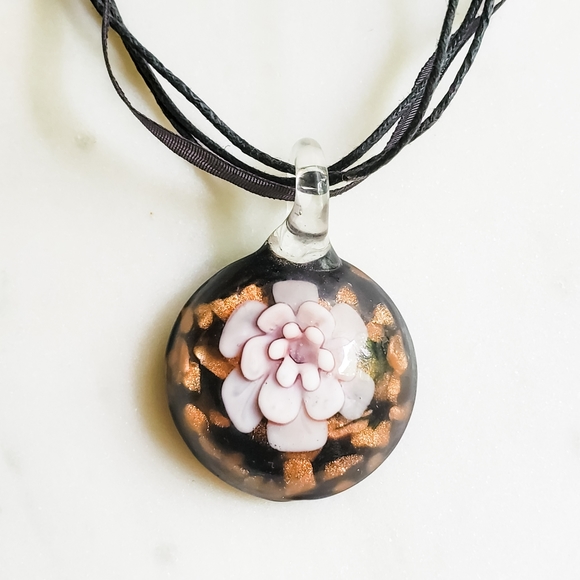 🌸NWOT glass flower necklace🌸 - Picture 2 of 4